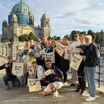 Die Teilnehmer*innen des DACHS-Treffen nach dem Besuch bei der Bundesstiftung Gleichstellung